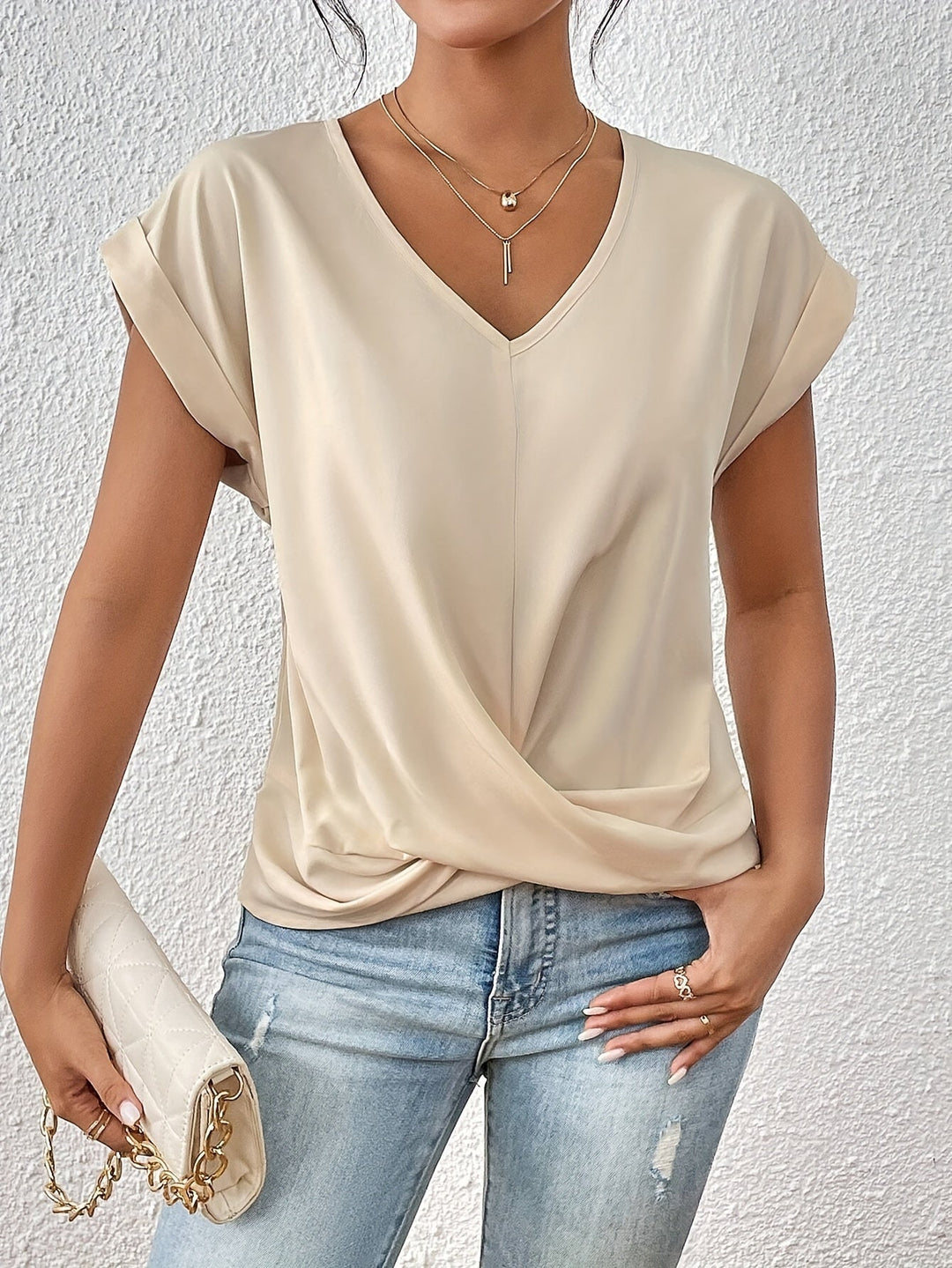 Cleo | Classic t shirt with v neckline